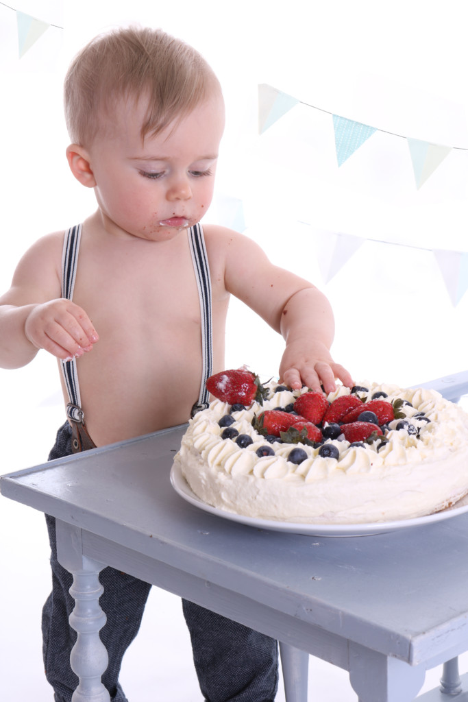 barnfotograf Eva Bergenhem trash-the-cake (10)