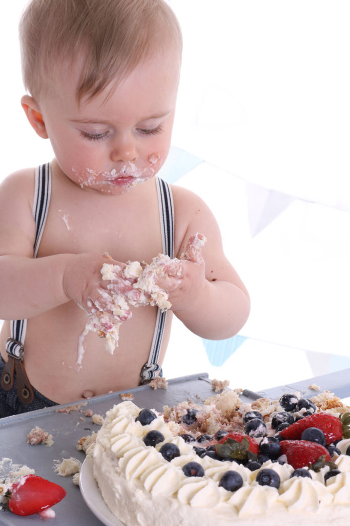 barnfotograf Eva Bergenhem trash-the-cake (16)