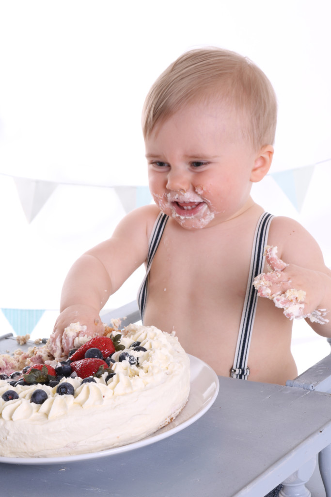 barnfotograf Eva Bergenhem trash-the-cake (17)